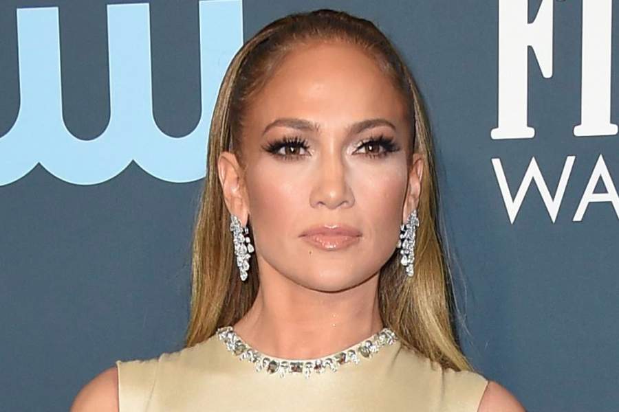 jennifer lopez short biography